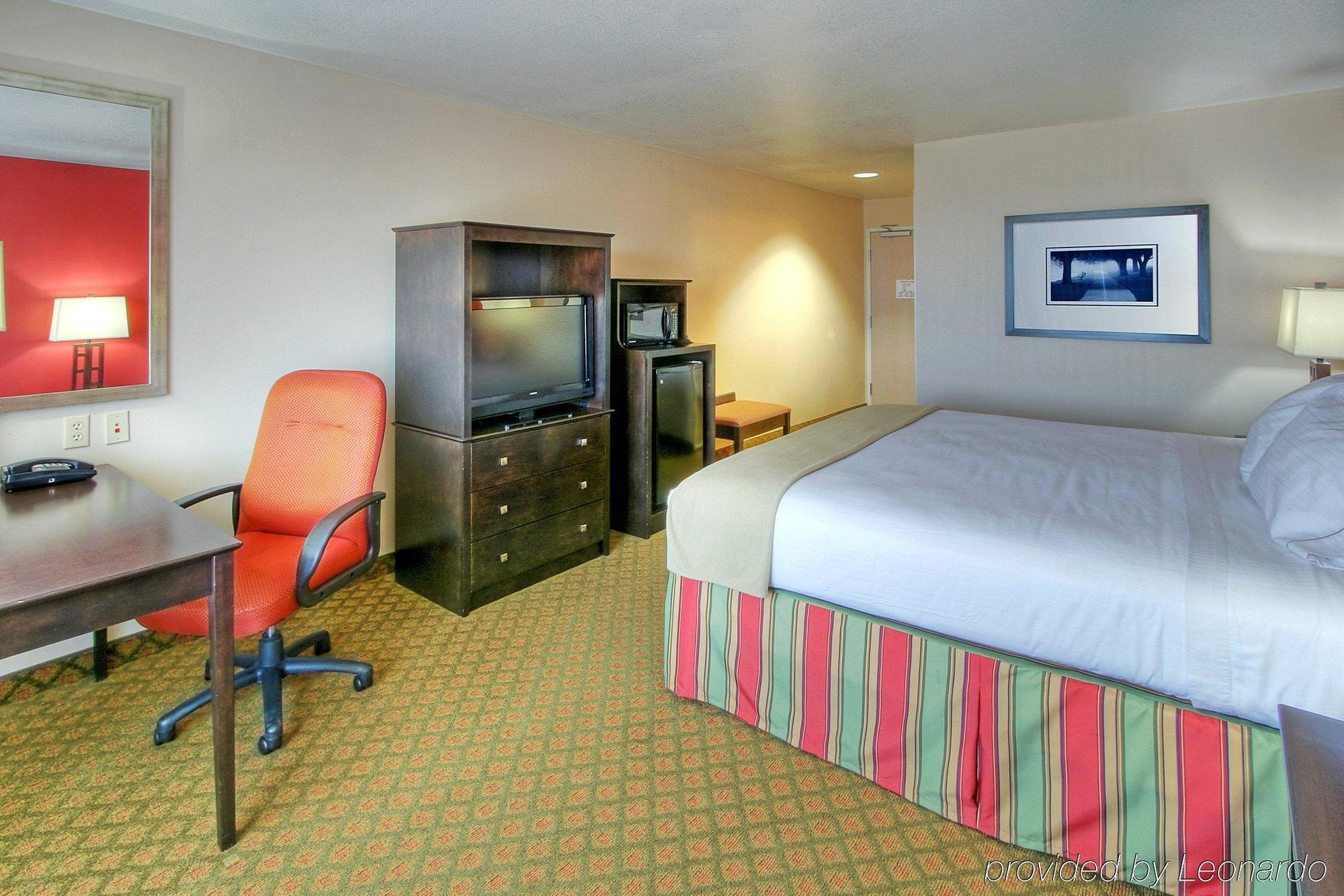Holiday Inn Express And Suites - Tucumcari, An Ihg Hotel חדר תמונה