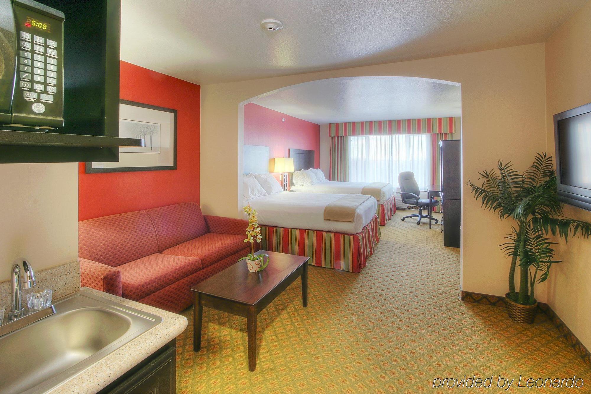 Holiday Inn Express And Suites - Tucumcari, An Ihg Hotel חדר תמונה